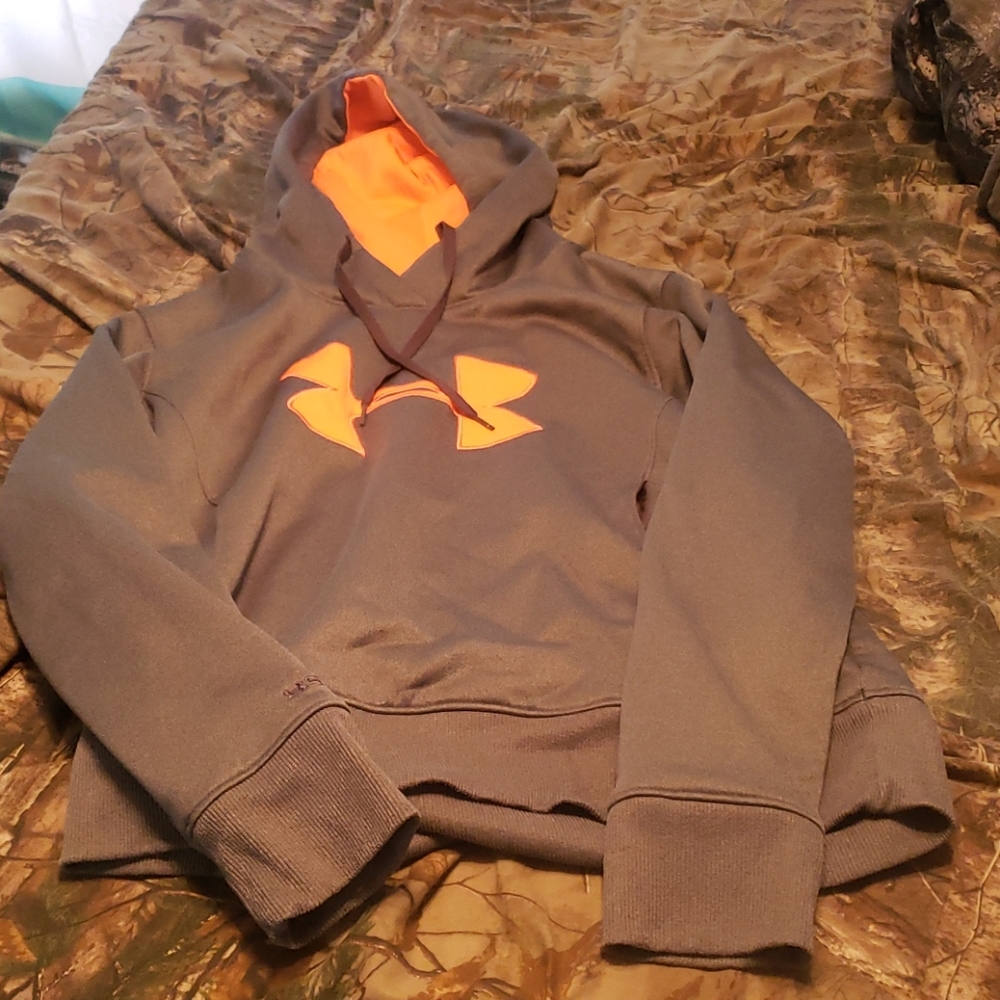 Under armour sweatshirt
